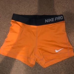 Woman’s Nike Pro Spandex (M)